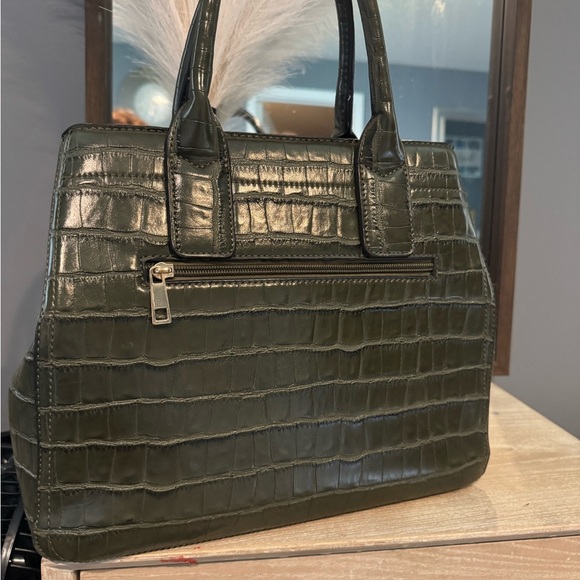 Elegant‎ Crocodile Embossed Handbag and Wallet Set - Picture 2 of 5